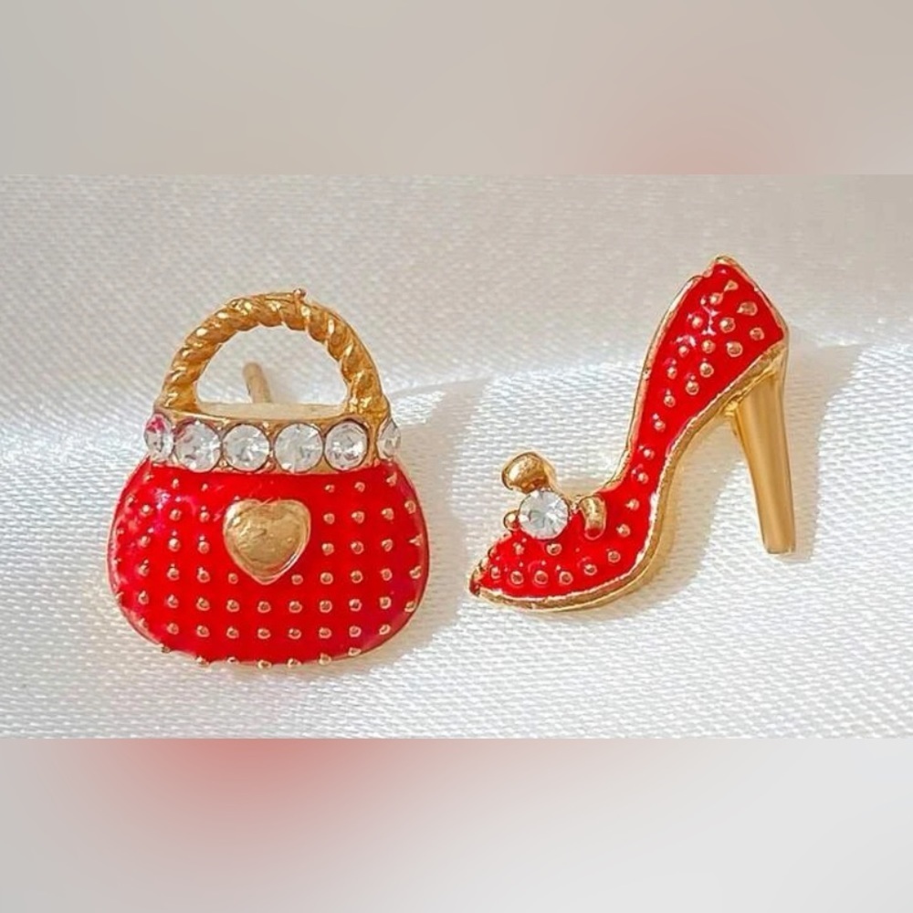 Rhinestone decorated fashion earrings